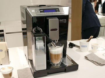 デロンギ“全自動コーヒーマシンの最高峰”24万円のフルスペックモデルを発売 - 家電 Watch
