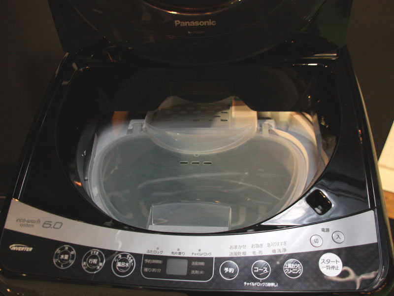�t�^�͐É������d��������d�\���B�^�]���͐���33dB�A�E����44dB�ƂȂ��Ă���B�^�]���Ԃ͖�48��