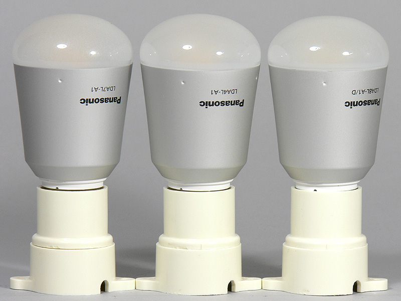 �T�C�Y��55�~105mm(�O�a�~����)�A�S�^�C�v�ŋ��ʂƂȂ�