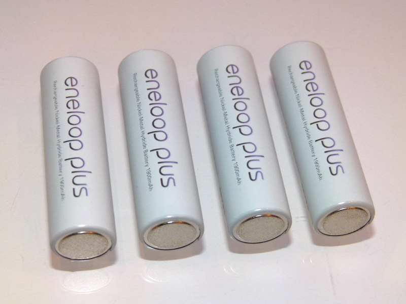 ��g�p���̓d�r���x�㏸��}������ueneloop plus(�G�l���[�v�v���X)�v�́A���n���x�[�X�ɂ������ȃf�U�C���Ƃ���