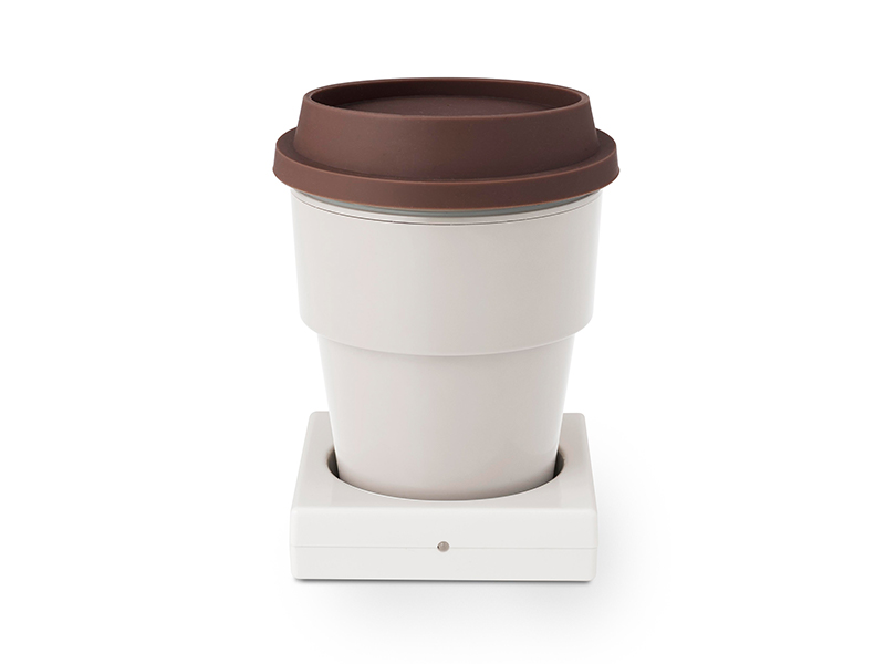 オフィスで飲むホットコーヒーを飲みごろ温度にキープするカップ