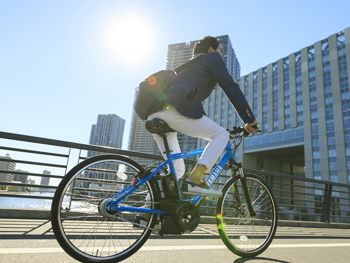 ヤマハ、大容量バッテリーで最長90km走れるスポーティタイプの電動 