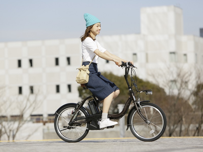 ヤマハ、デザイン性と走行性能を両立したコンパクトな電動自転車