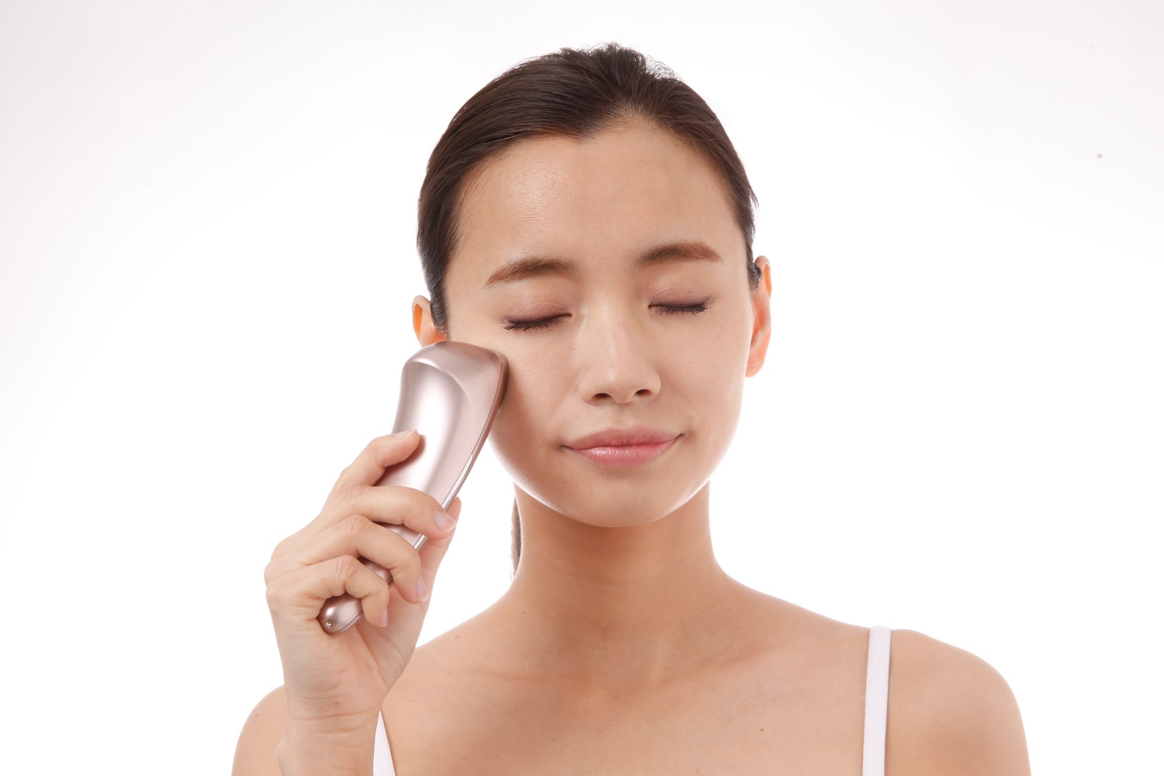 毎日のスキンケア効果を高める温冷美顔器「COSBEAUTY Lift Iron