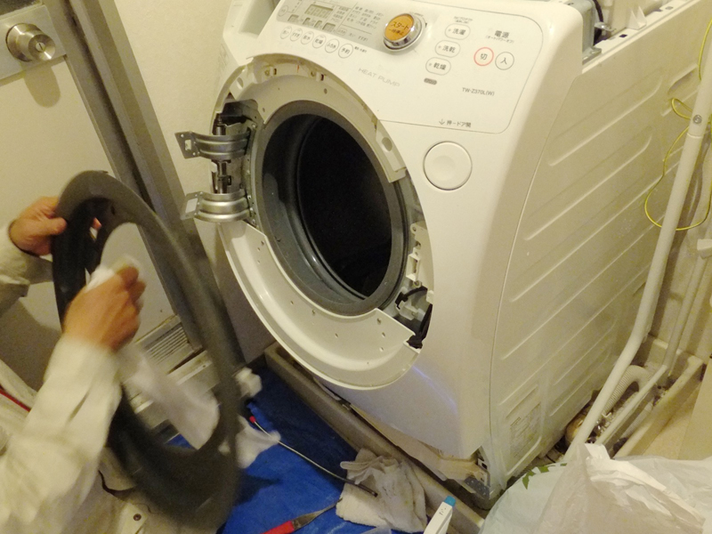 [B! ドラム式洗濯乾燥機] ドラム式洗濯乾燥機のメンテナンス、プロに頼んだら超スッキリ! 乾燥時間も短くなった