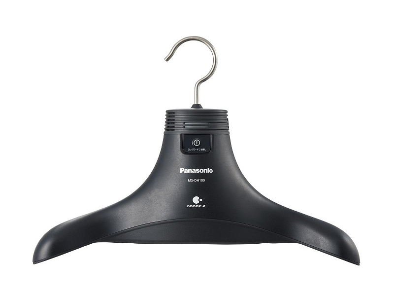 パナソニック、ハンガーに掛けるだけで衣類を消臭する「脱臭ハンガー