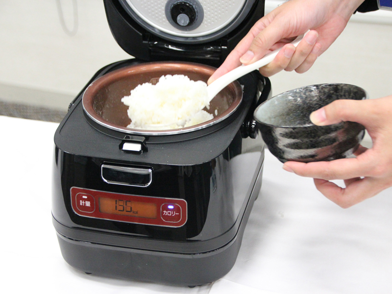 アイリスオーヤマ、よそったご飯のカロリーを表示する業界初のIH炊飯器
