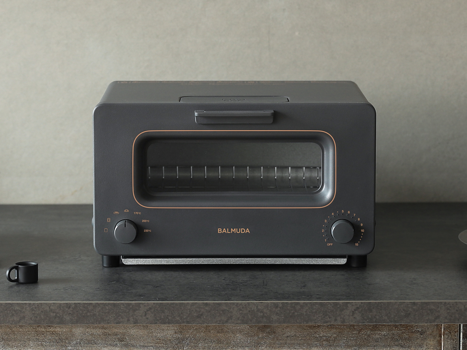 BALMUDA The Toaster」、秋冬モデルでチャコールグレーを限定発売