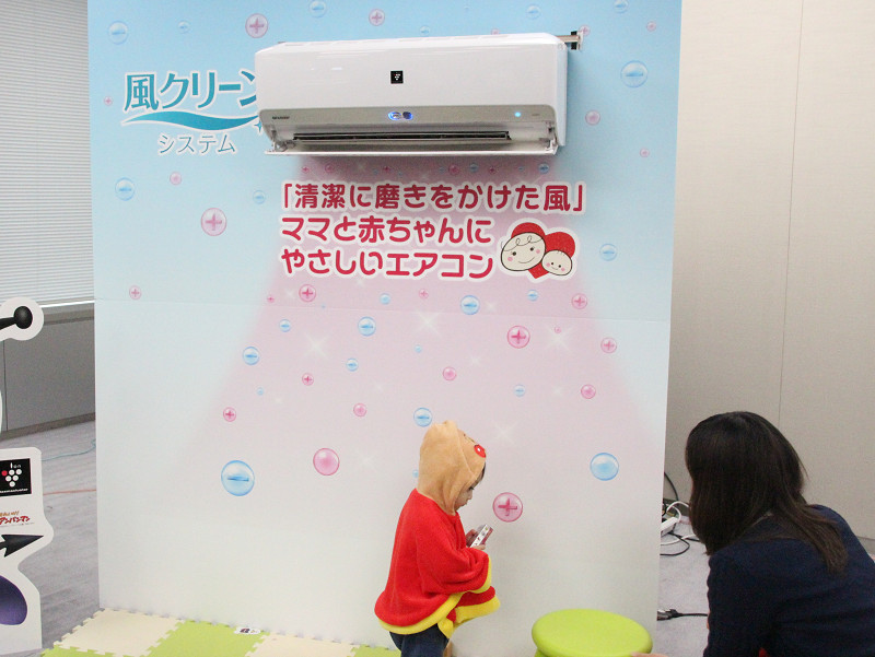 清潔な風を吹き出す、人にやさしいプラズマクラスターエアコン - 家電 