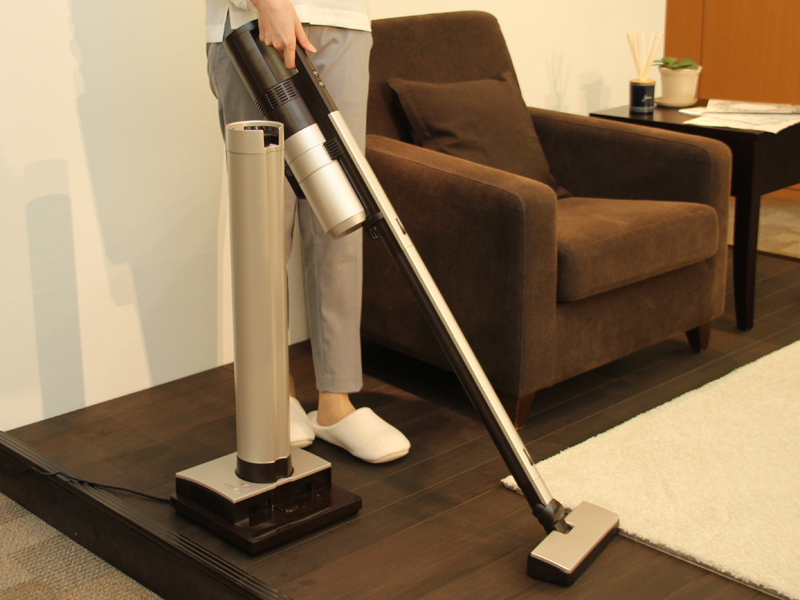 空気清浄機能で他社と差別化、三菱のスティッククリーナー - 家電 Watch