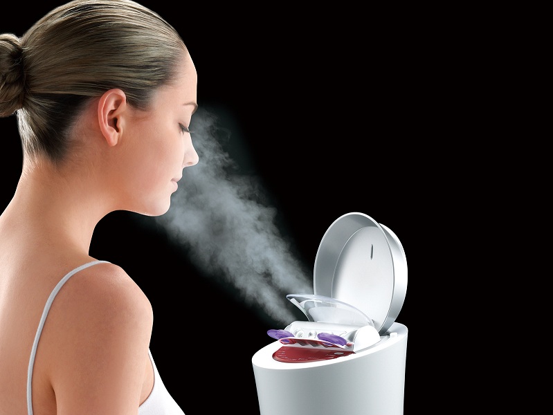 パナソニック、アロマの香りも楽しめるスチーマー「ナノケア」 - 家電