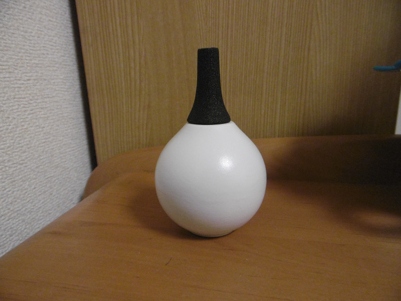 やじうまミニレビュー - 火も電気も使わない陶磁器のアロマポット