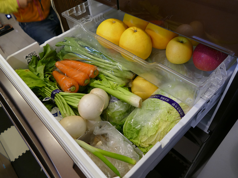 家電製品ミニレビュー】野菜室が真ん中にある冷蔵庫はやっぱり便利 