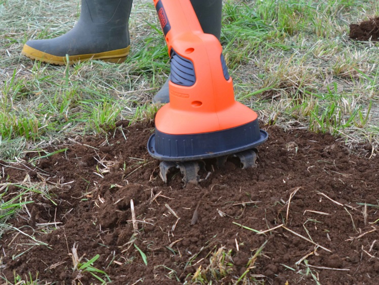 ブラック&デッカー、土ほぐしや除草に使いやすい「コード式 ミニ耕運・除草機」 - 家電 Watch