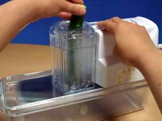 イワタニ 電動スライサー あっとスライス通 IFP-60A Amazon | イワタニ 電動ベジタブルスライサー あっとスライス通