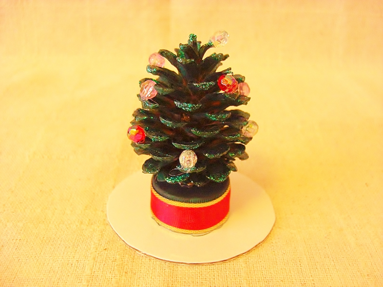 暮らし 松ぼっくりで作るミニクリスマスツリー 上手に キレイに 作るコツ 家電 Watch