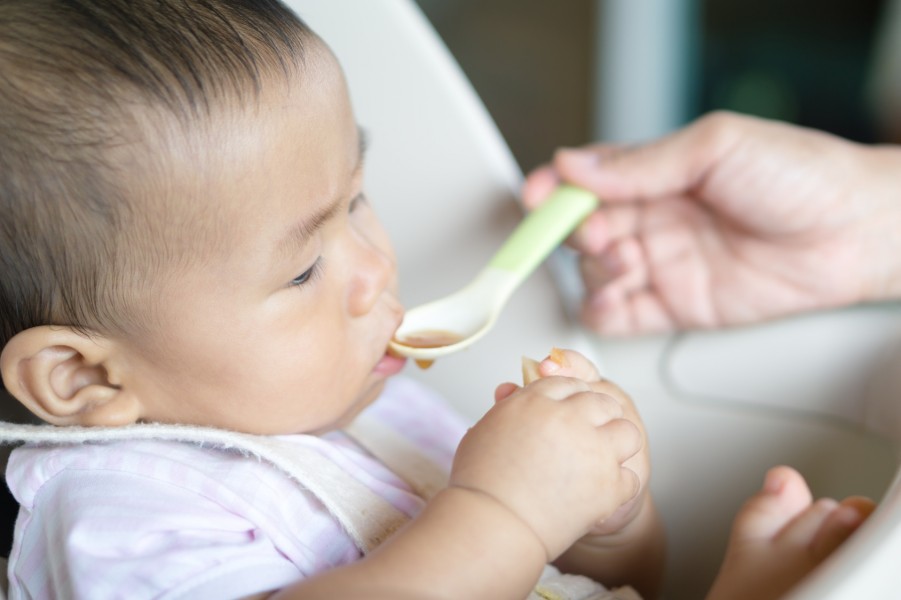 暮らし ダウン症児と私13 食事訓練が始まり 1歳の誕生日を迎えたユキトくん 家電 Watch