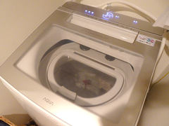 【洗濯機4連続レビュー：4】コスパ抜群! 使い勝手の良いAQUAの縦型洗濯乾燥機【家電製品レビュー】- 家電 Watch