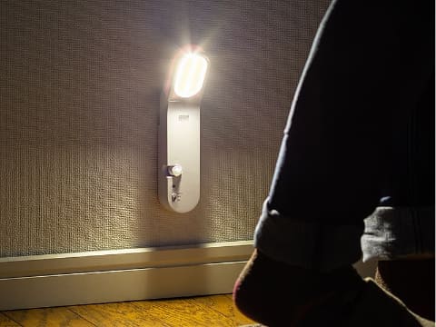 サンワ 工具不要で取り付けできる人感センサー内蔵の充電式ledライト 懐中電灯にも 家電 Watch