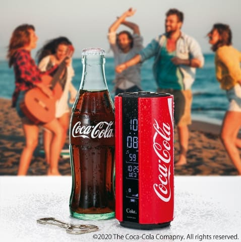 コカ コーラのロゴが映える500ml缶サイズのスピーカークロック 家電 Watch