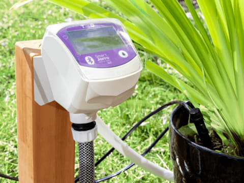 水やり の時間をスマートフォンで設定できる Iot対応の散水タイマー スマジョロ 家電 Watch