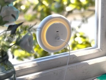 窓に貼ってソーラー充電できるledライト モバイルバッテリーとしても使える 家電 Watch