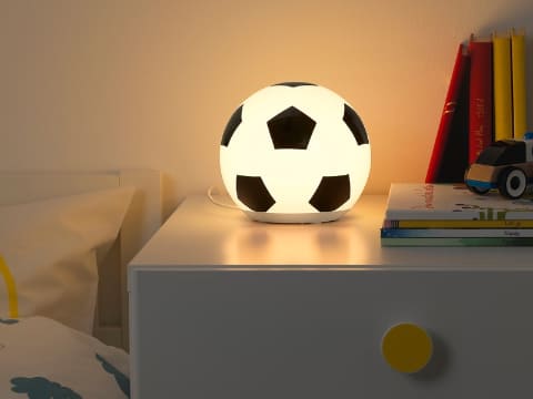 イケア サッカーボール型のledテーブルランプ 柔らかな光で間接照明に 家電 Watch