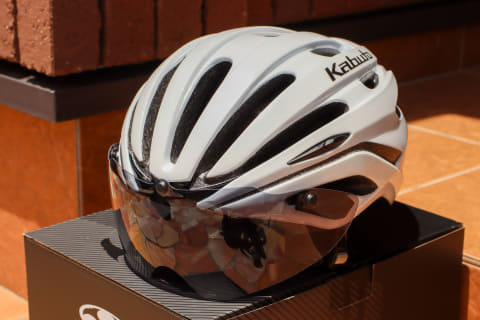 メガネ派の自転車通勤にオススメのヘルメットは シールド装着可能な Rezza 2 を試す ミニレビュー 家電 Watch