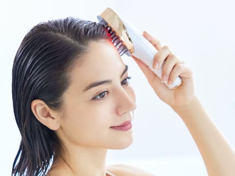 ヤーマン 低周波emsで頭皮も表情筋もケアできる頭筋リフトブラシ 家電 Watch