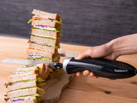 サンドイッチやケーキもスパッと切れる 3 900円の電動ナイフ 家電 Watch