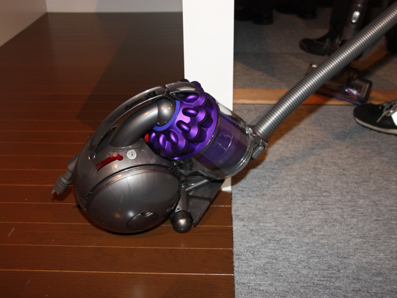 360度方向転換できるボールエンジニアリングによってスムーズな操作が可能