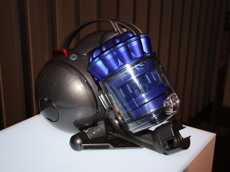 犬などのペットのケアツールが付属する「DC36 carbon fibre pet care(カーボンファイバーペットケア)」