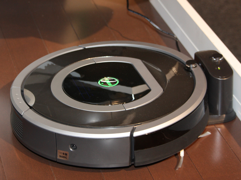 充電器にセットしているところ