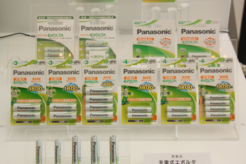 <font color="navy" size="2">電池のラインナップ。単三では2/4/8本入りが、単四では2/4/6本入りが発売される</font>