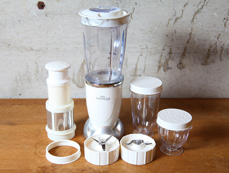 1台で刻んだり混ぜたり挽いたりできる5,000円のミキサー「プロ