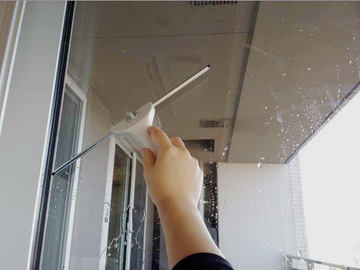 やじうま大掃除ウィーク 窓拭きはもはや水洗い 掃除のプロに聞いたテクで窓ガラスをピカピカに 家電 Watch