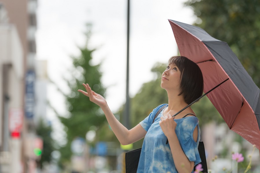 暮らし 梅雨時期のイヤなこと 年代別に差 家事や外出のほか 気分や体調も 家電 Watch
