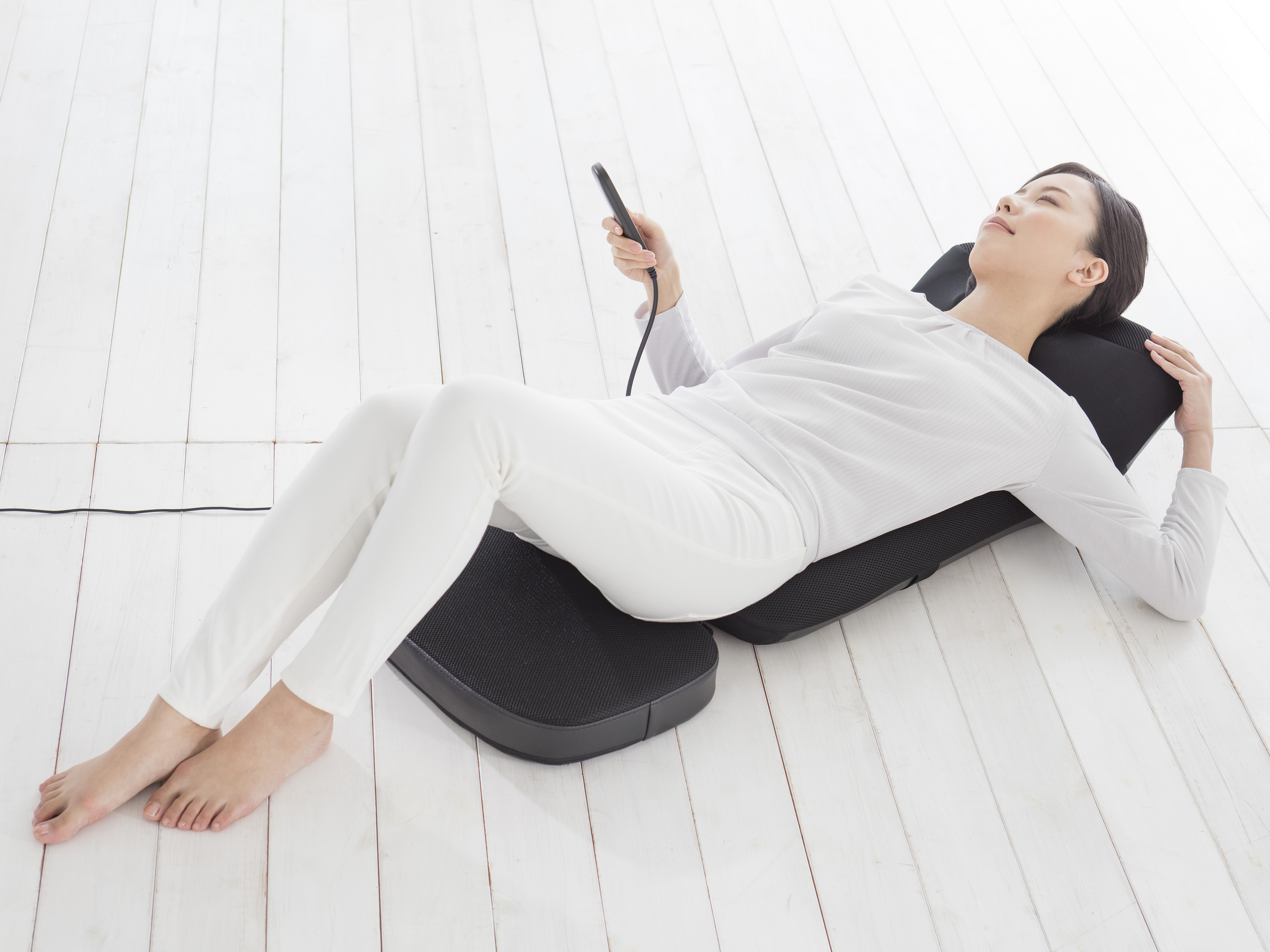 THRIVE、寝ながらの姿勢で使えるシート型マッサージャー「Massage Seat」 - 家電 Watch