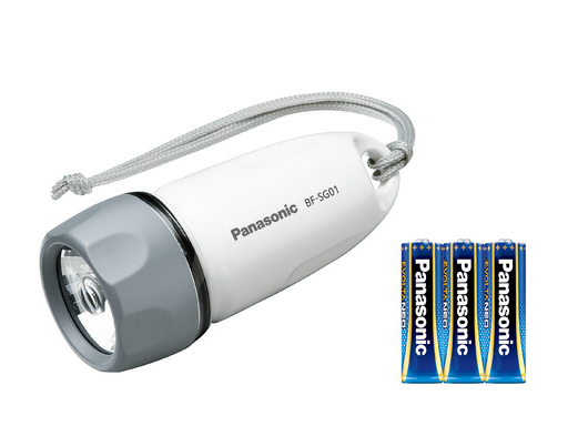 パナソニック、豪雨でも使えて水に浮かぶ水深20m対応のLEDライトと