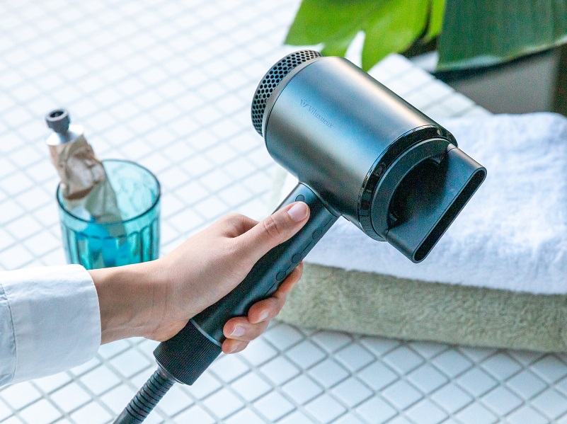 フカイ工業、ロングヘアーでも速乾性を実感できる大風量ドライヤー