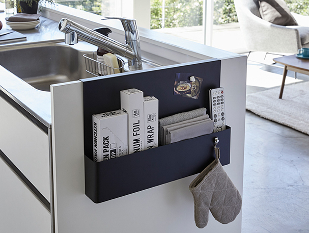 山崎実業、キッチンに収納スペースを追加できる「引っ掛け収納ホルダー」 - 家電 Watch