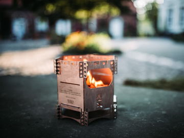 炎が飛び散りにくく安心な焚き火台「炎箱(ほむらばこ)」。4面メッシュ 