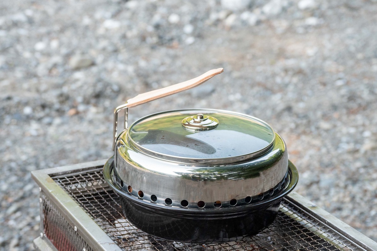 アウトドアで活躍。1台で焼く、煮る、蒸す調理ができる「GRISTA