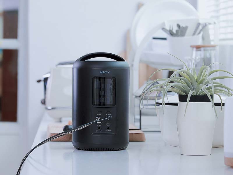 AUKEY、スタイリッシュで小型冷蔵庫にも使える大容量ポータブル電源