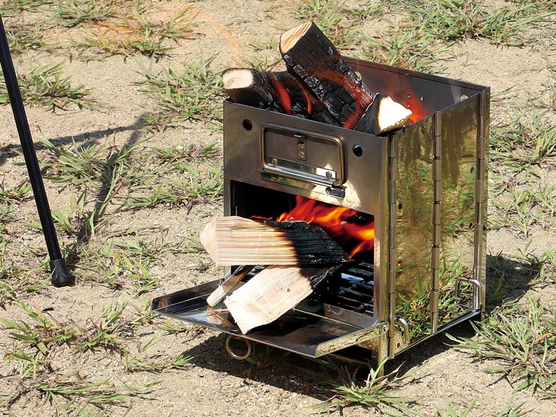 焚き火からBBQまで1台4役の「FLAME BOX」、アウトドアマン