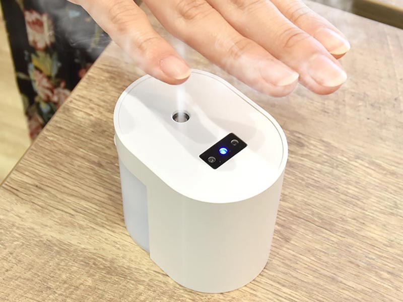 サンコー、手を上にかざすとアルコール噴霧するディスペンサー - 家電