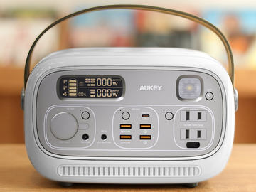 AUKEY、レトロなデザインで容量297WhのAC出力対応ポータブル電源