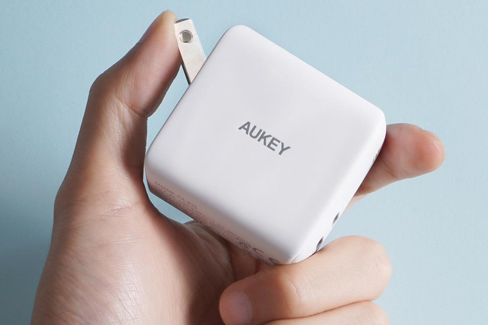 AUKEY、USB-Cが2ポートのコンパクトなPD充電器 - 家電 Watch