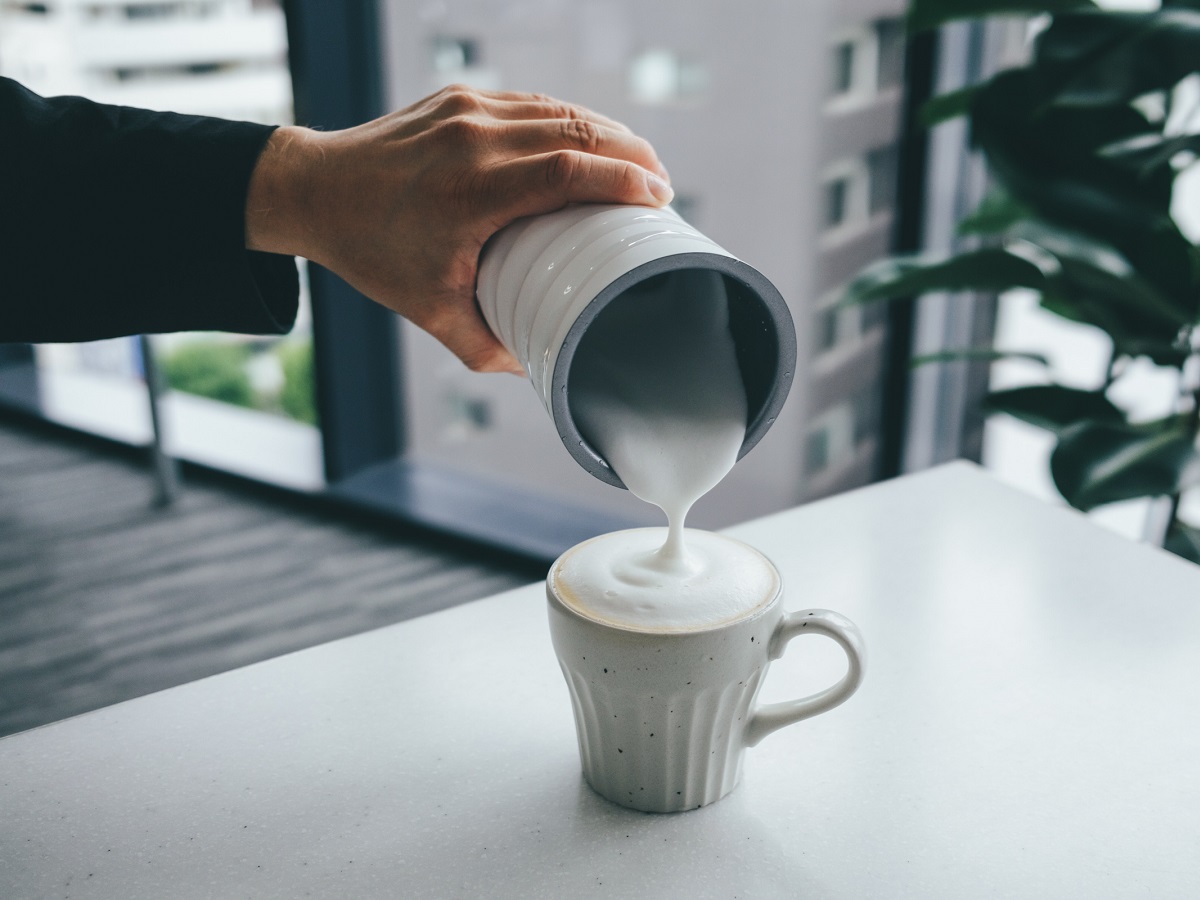 コーヒーのふわふわミルクが自宅で作れる電動泡立て器 - 家電 Watch