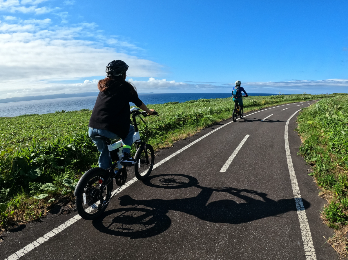 BESVのミニベロe-bikeで北海道・利尻島の雄大な自然を満喫するガイド